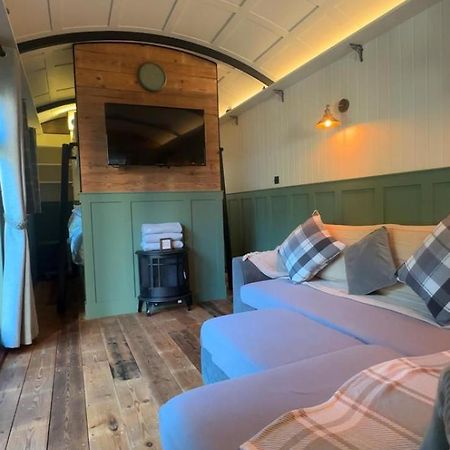 The Holly Hut Hotel Burton  Exterior foto