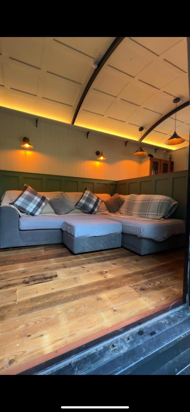 The Holly Hut Hotel Burton  Exterior foto